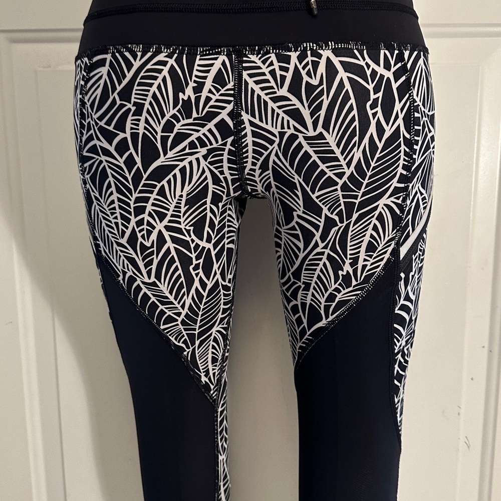 Lululemon Run a Marathon Crop II Pretty Palm Black Angel Wing Leggings Size 6 - Picture 13 of 16